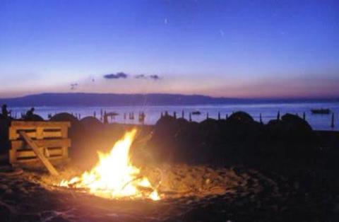 Un falò sulla spiaggia 