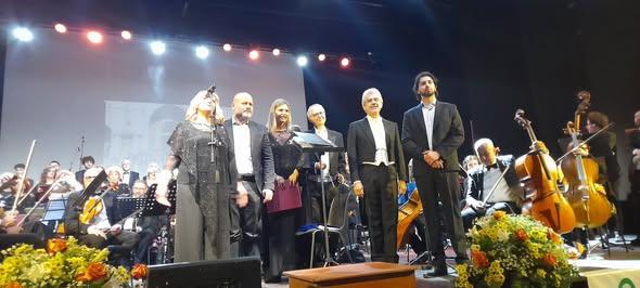 Il Sindaco sul palco al Gran concerto della Corale di Nettuno