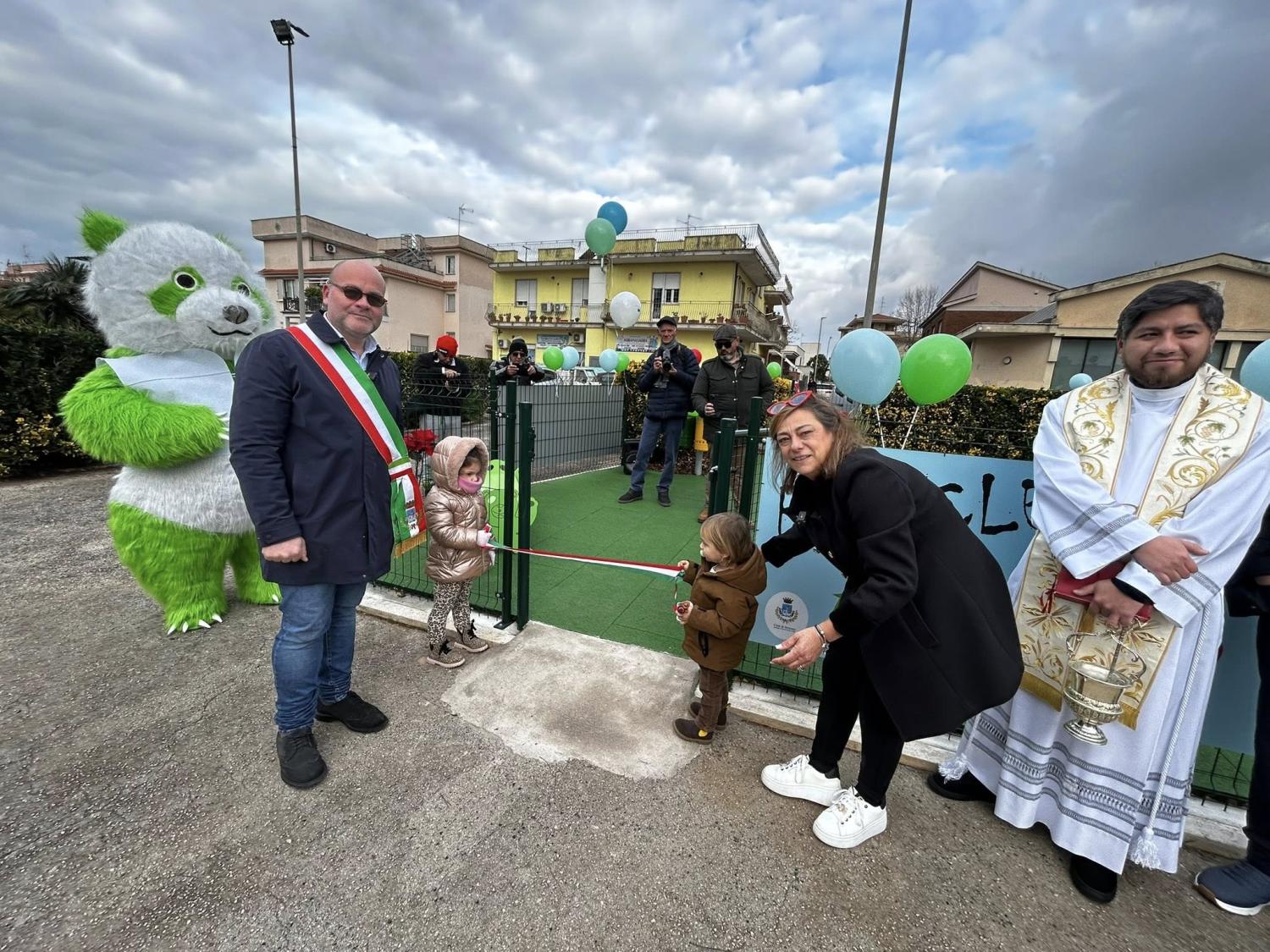 Il Sindaco e l'assessore Vaccari al taglio del nastro