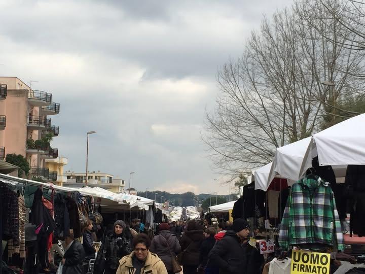 Il mercato settimanale di Nettuno
