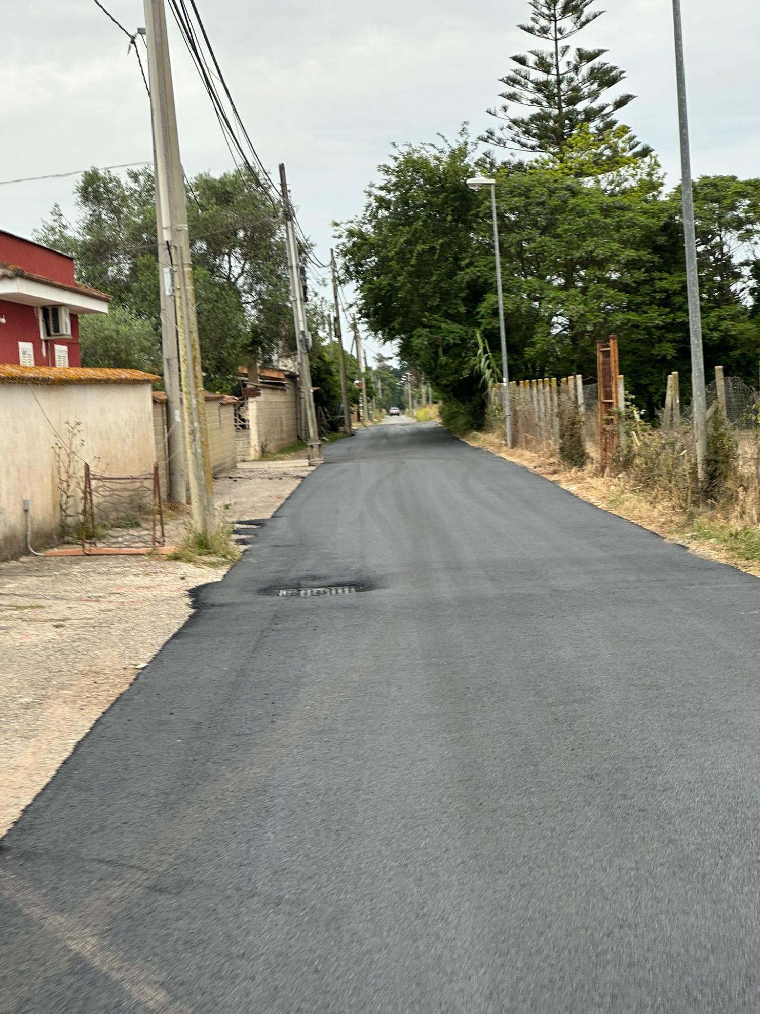 Una strada della periferia di Nettuno appena asfaltata
