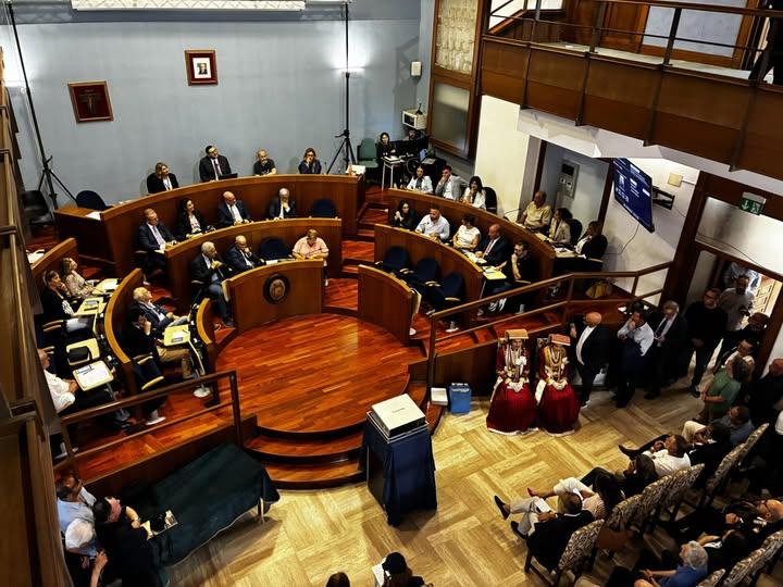 Il consiglio comunale in seduta per l'approvazione del nuovo gemellaggio e del baseball Patrimonio culturale immateriale